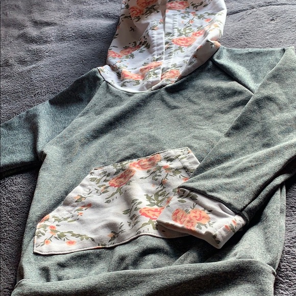 girl’s hoodie and sweats set - Picture 2 of 4